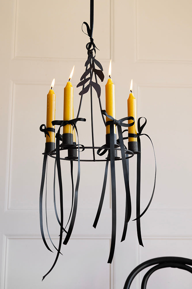 Lustre chandelier en métal chic avec détails en forme de feuille