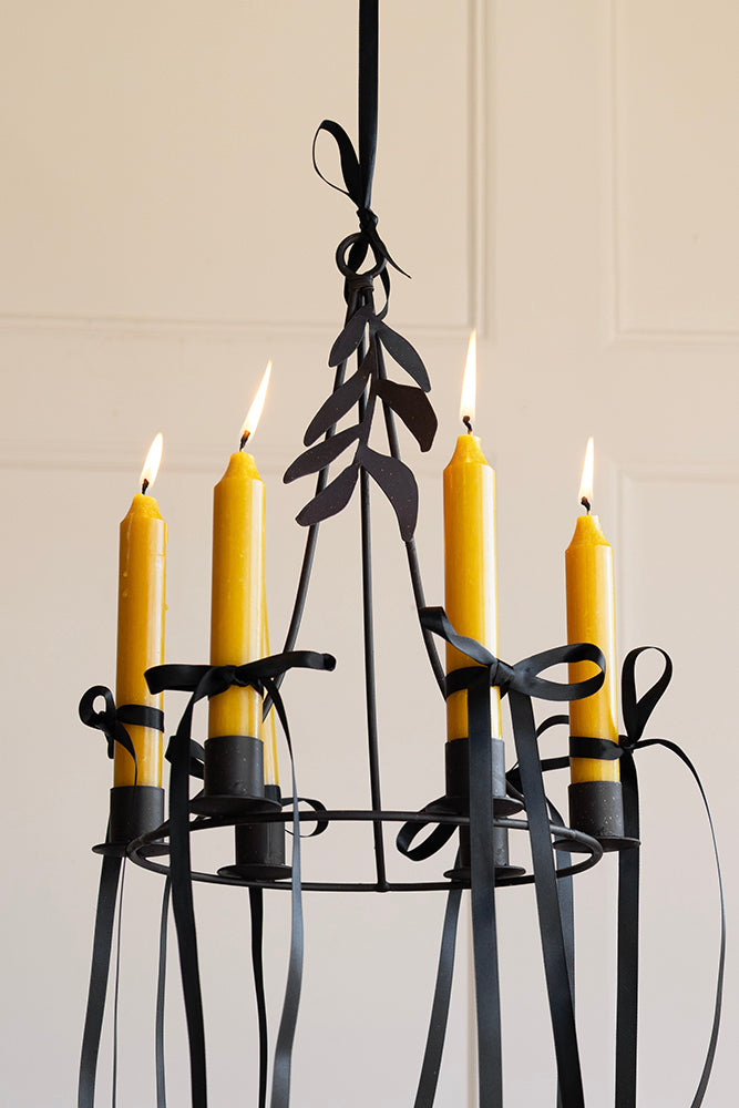Lustre chandelier en métal chic avec détails en forme de feuille