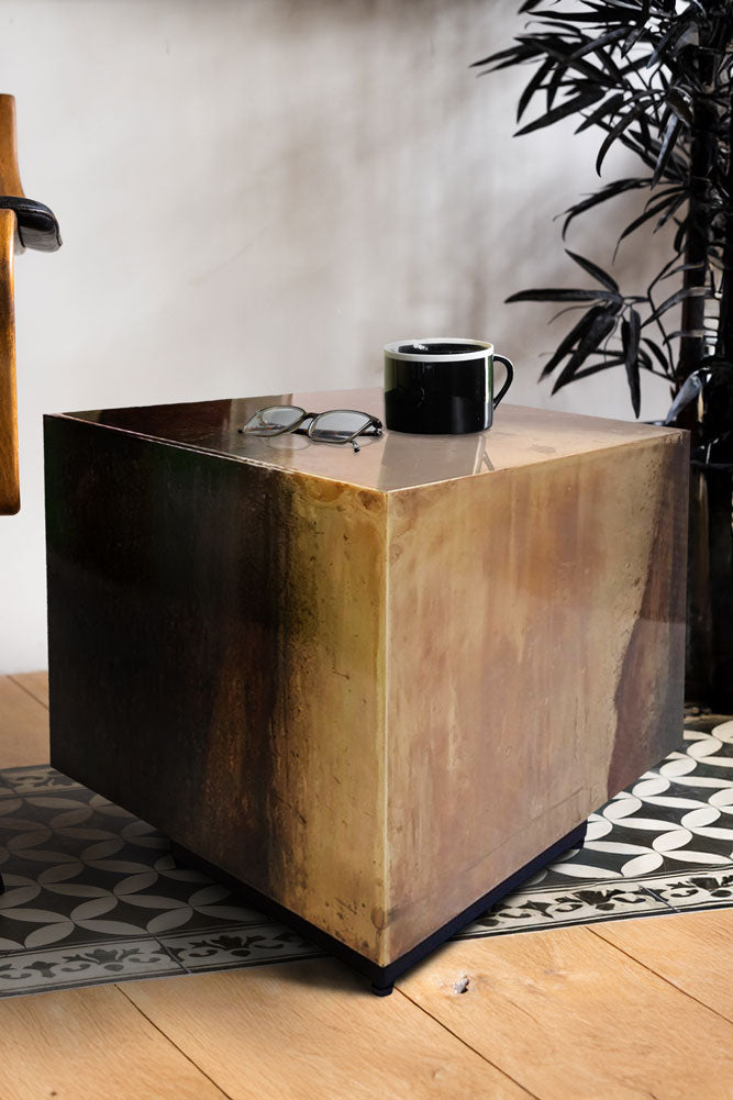 Belle table d'appoint en métal bruni