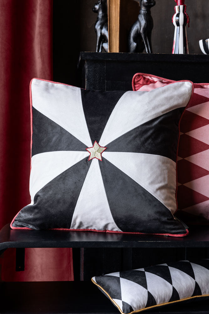 Coussin étoile brodé monochrome