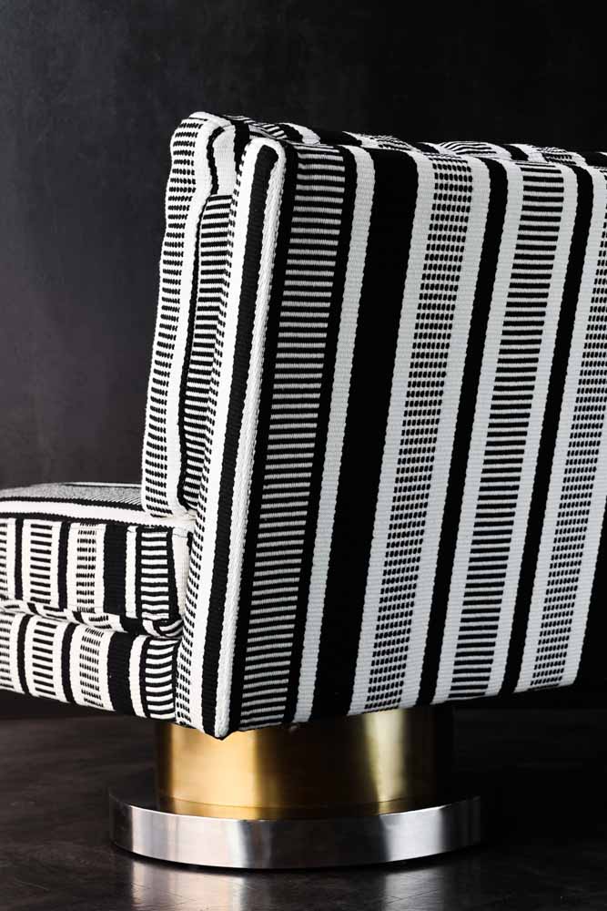 Chaise pivotante à rayures monochromes