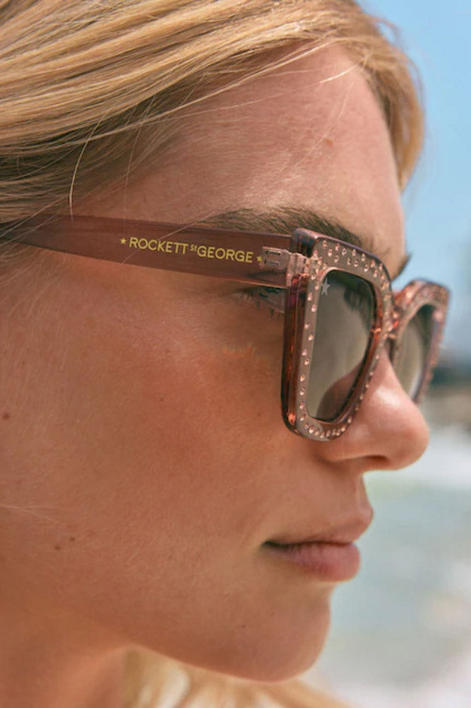 Lunettes de soleil à monture rose et strass