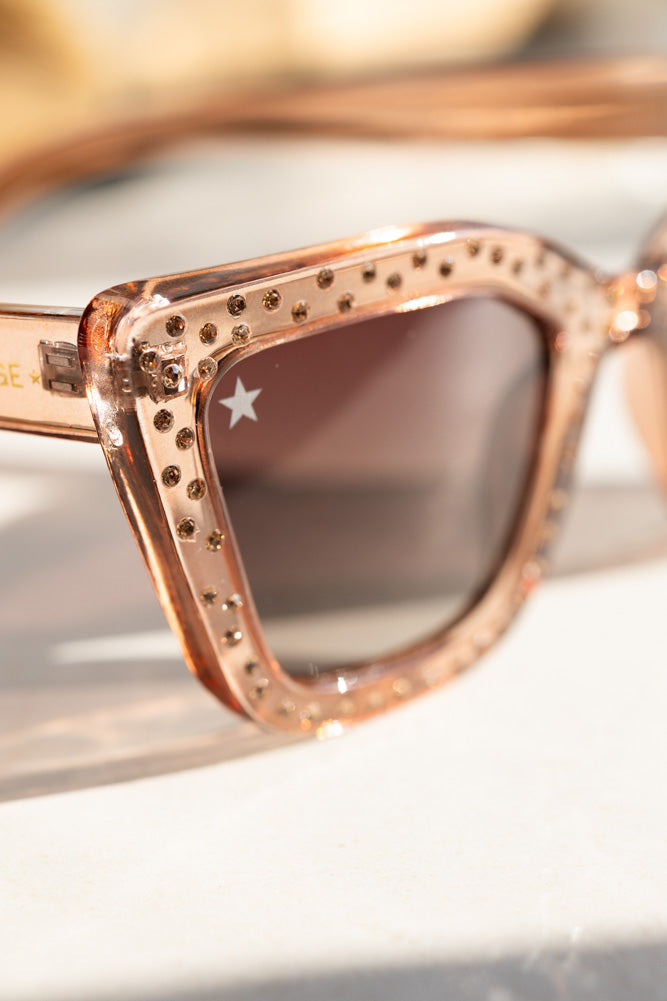 Lunettes de soleil à monture rose et strass