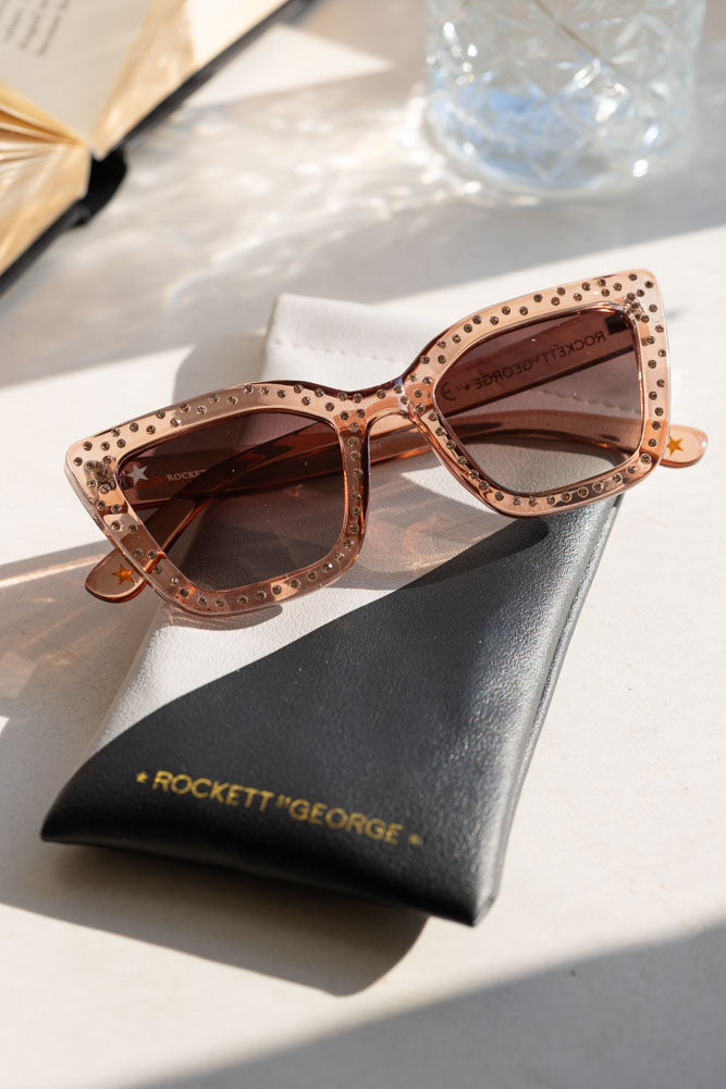 Lunettes de soleil à monture rose et strass