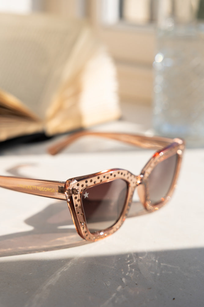 Lunettes de soleil à monture rose et strass
