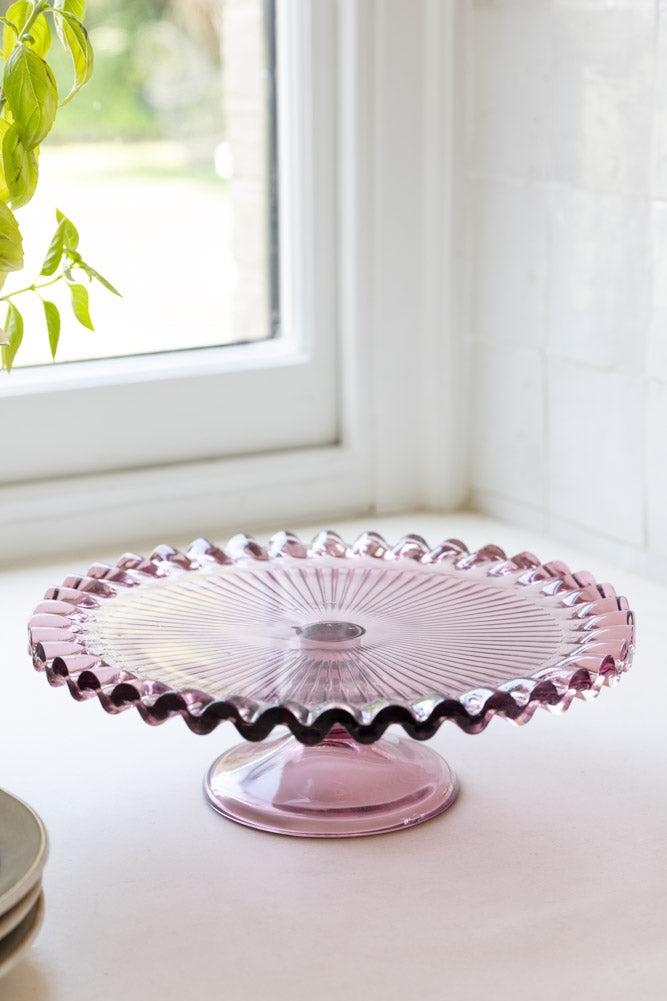 Joli présentoir à gâteaux en verre rose