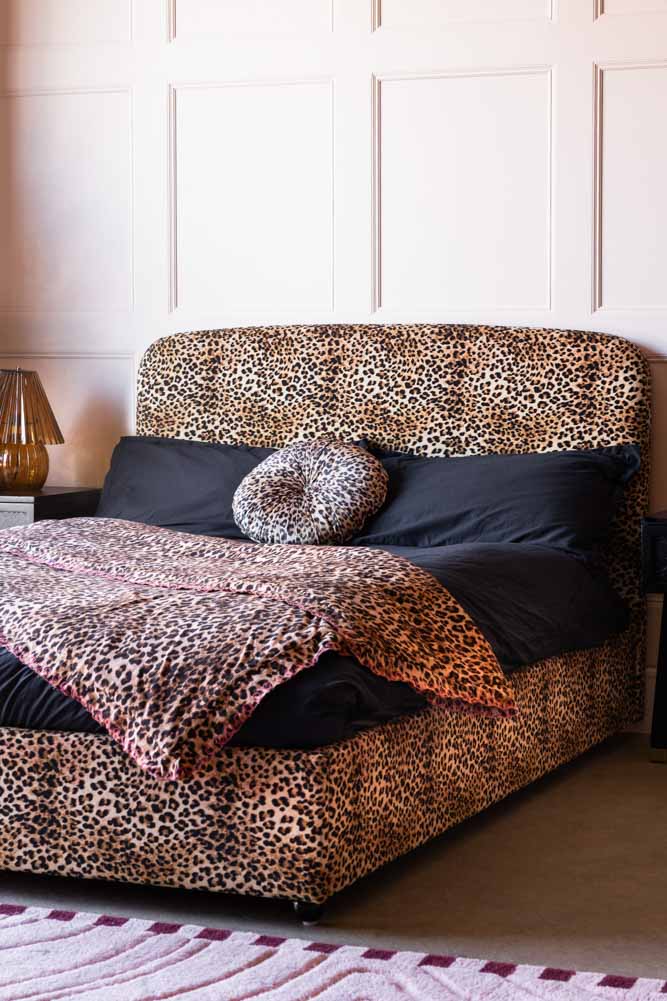 Le lit en velours Leopard Love - Disponible en 2 tailles