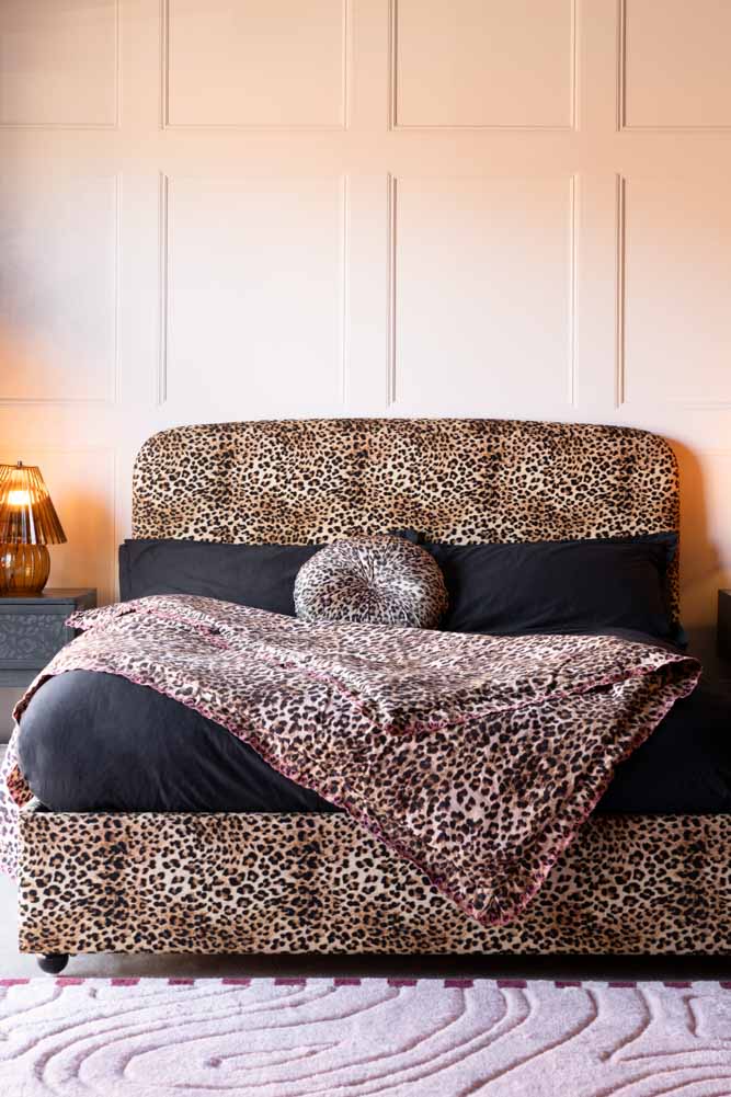 Le lit en velours Leopard Love - Disponible en 2 tailles