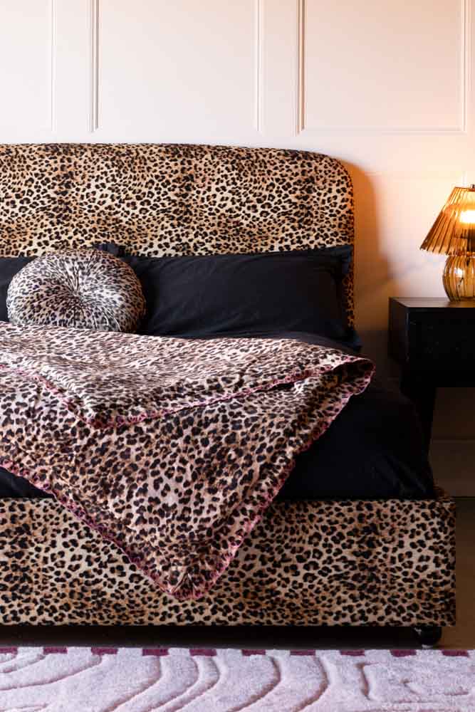 Le lit en velours Leopard Love - Disponible en 2 tailles
