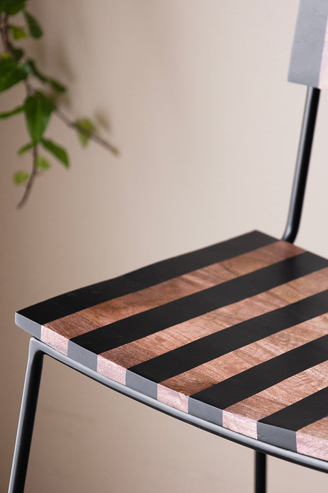 Tabouret de bar en bois à rayures noires