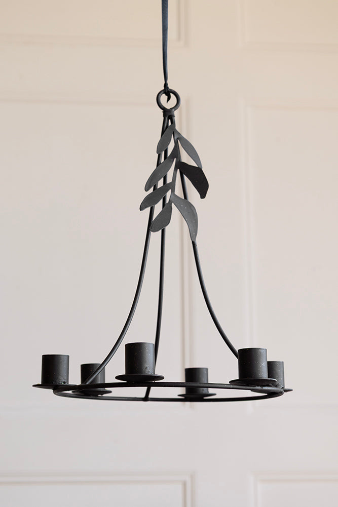 Lustre chandelier en métal chic avec détails en forme de feuille