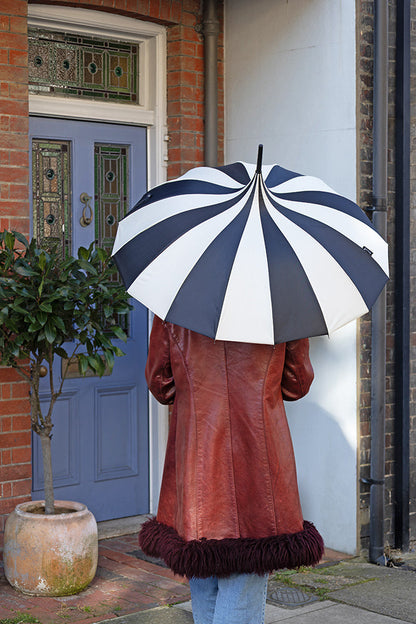 Parapluie noir et blanc Statement