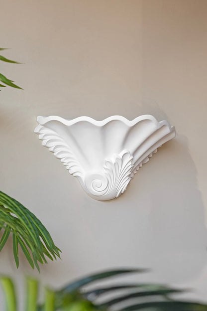 Applique murale festonnée blanche