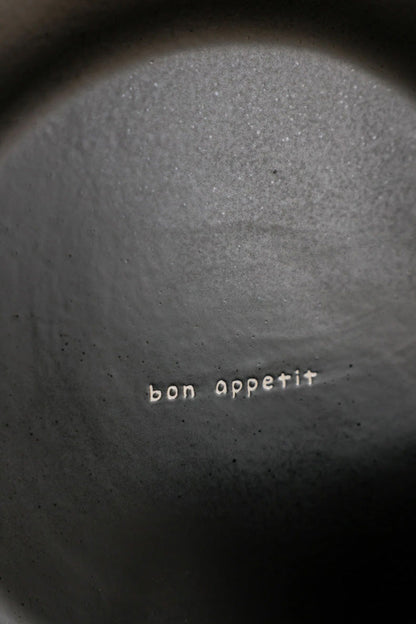 Service de table Bon Apetit 12 pièces à bords noirs et blanc cassé