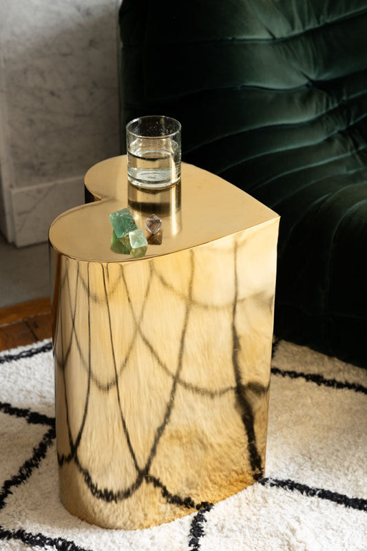 Belle table d'appoint en laiton en forme de cœur