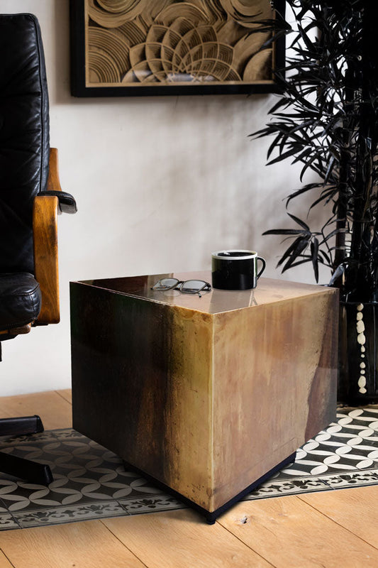 Belle table d'appoint en métal bruni