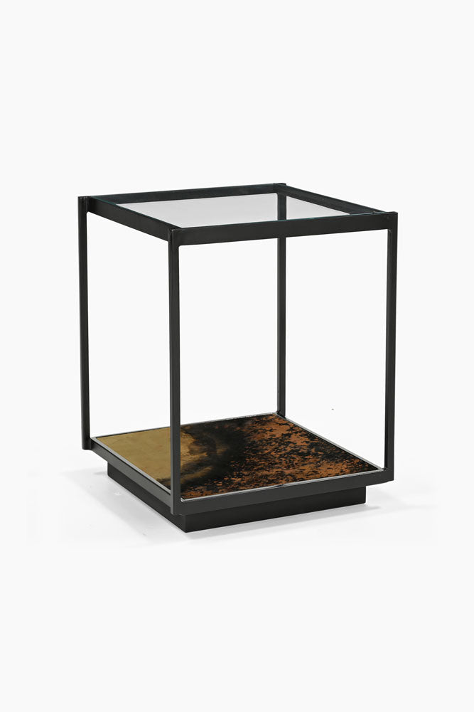 Belle table d'appoint en métal bruni et verre