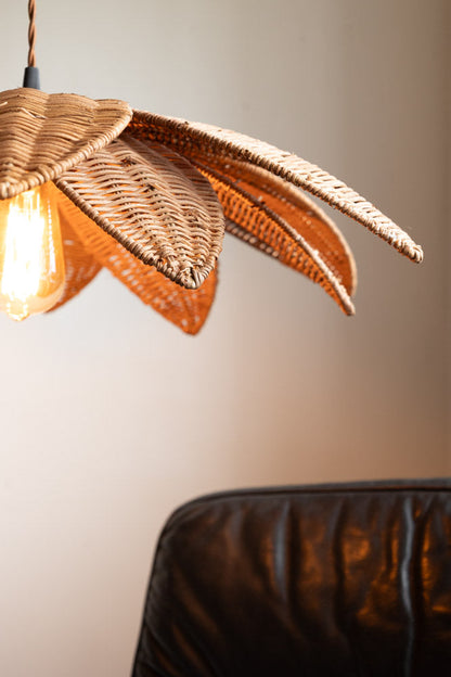 Magnifique abat-jour Easyfit en rotin avec motif de fleurs