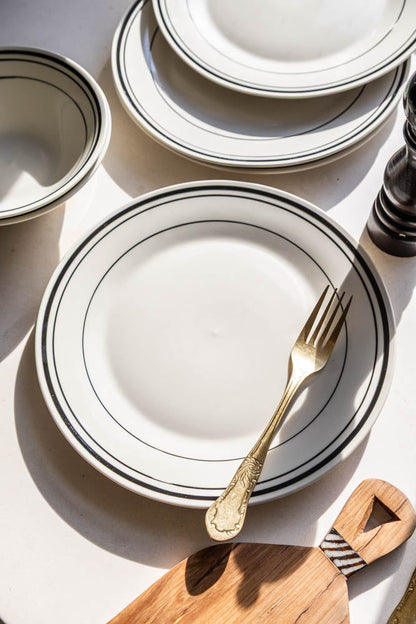 Vaisselle style bistro noir et blanc - 2 options disponibles