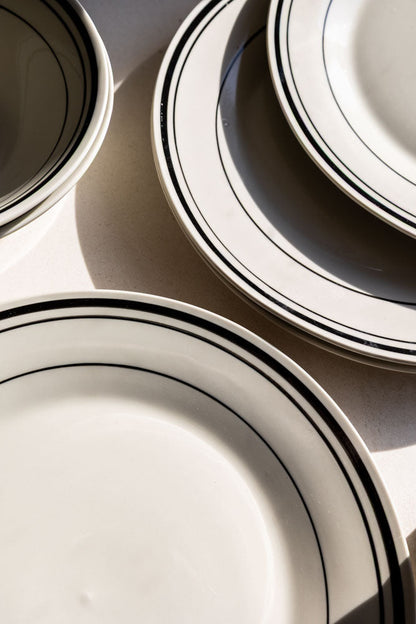 Vaisselle style bistro noir et blanc - 2 options disponibles