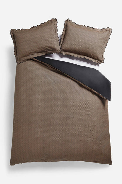 Parure de lit à rayures noires et bords festonnés - Disponible en 4 tailles