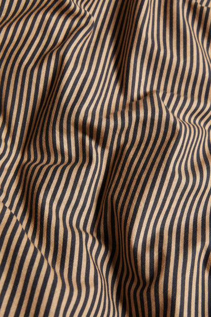 Parure de lit à rayures noires et bords festonnés - Disponible en 4 tailles
