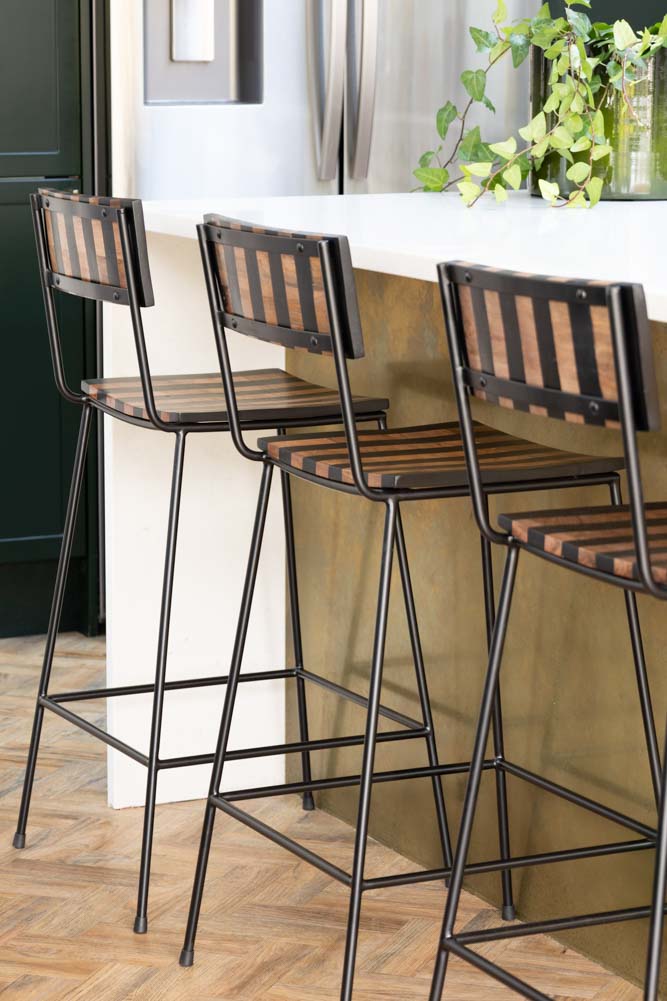 Tabouret de bar en bois à rayures noires