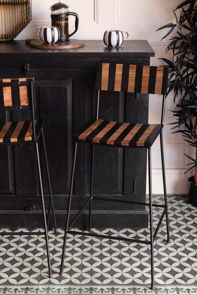 Tabouret de bar en bois à rayures noires