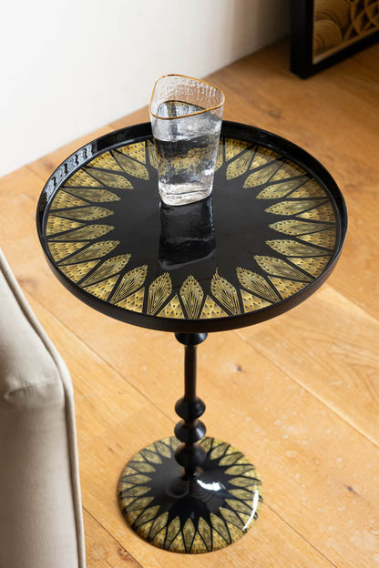 Table d'appoint d'inspiration Art déco noire et dorée