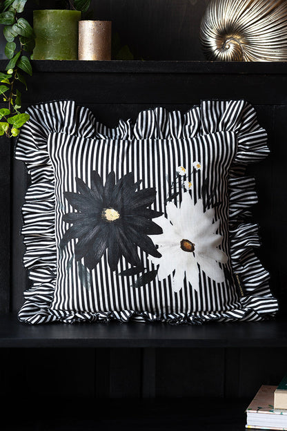 Housse de coussin florale à rayures noires et naturelles avec bord à volants