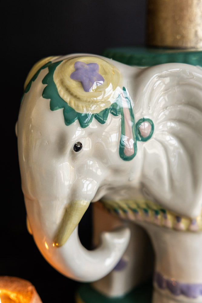 Ornement décoratif en forme d'éléphant