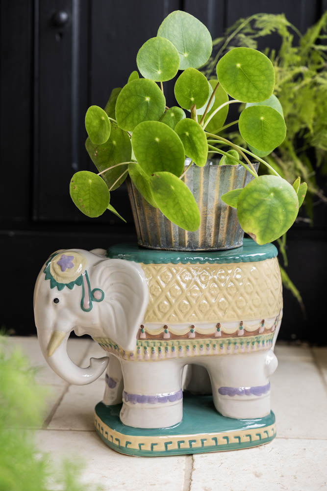 Ornement décoratif en forme d'éléphant