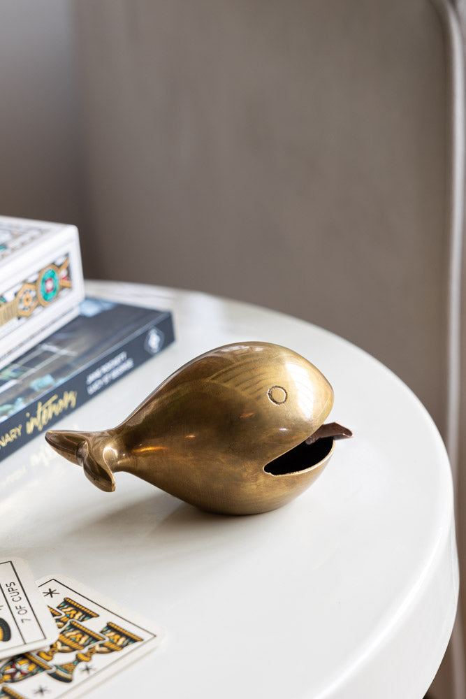 Superbe ornement/cendrier en forme de baleine en or antique