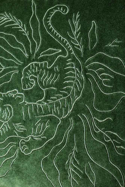 Coussin tigre brodé en velours vert et rayures monochromes