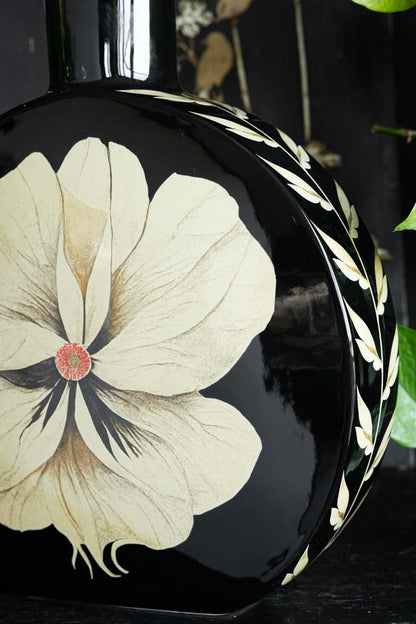 Vase floral noir et crème