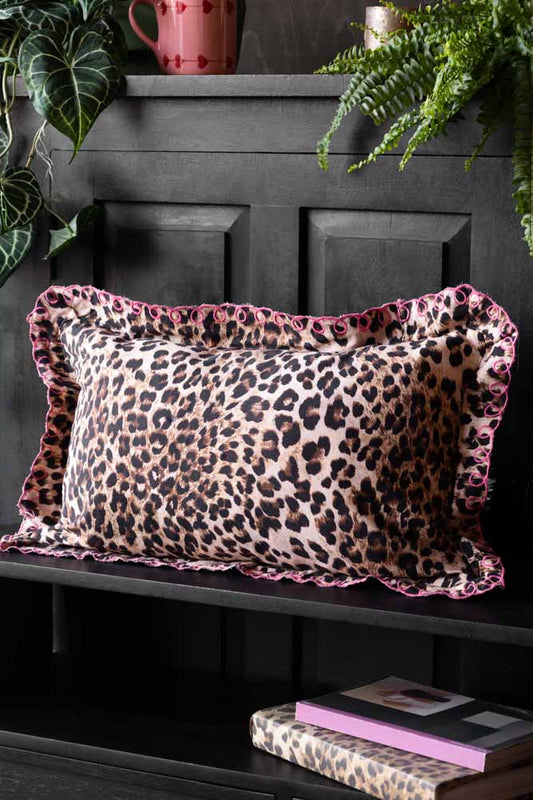 Coussin imprimé léopard avec bord festonné rose