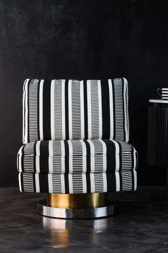 Chaise pivotante à rayures monochromes