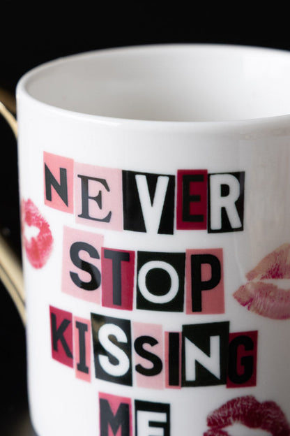 Tasse « N'arrête jamais de m'embrasser »
