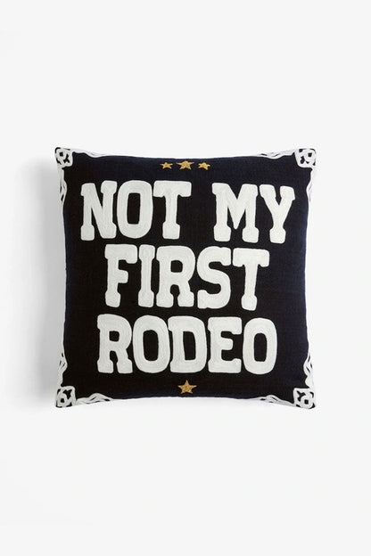 Coussin brodé « Pas mon premier rodéo »