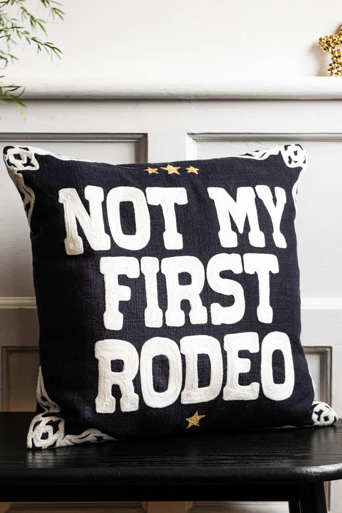 Coussin brodé « Pas mon premier rodéo »