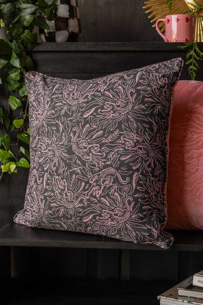 Coussin Tigre brodé en velours rose
