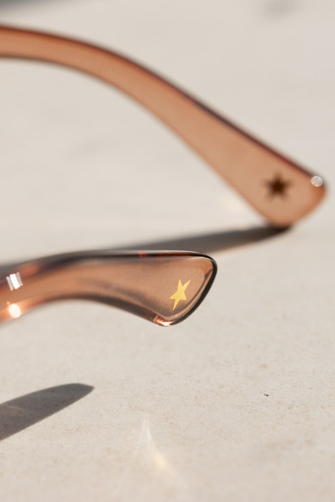 Lunettes de soleil à monture rose et strass