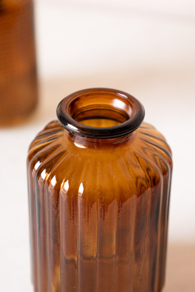 Lot de 2 bouteilles en verre gaufré de couleur ambre