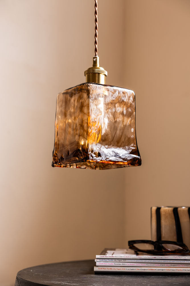 Plafonnier sophistiqué en verre carré marron foncé
