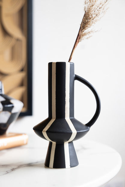 Grand vase rayé noir et blanc avec anse