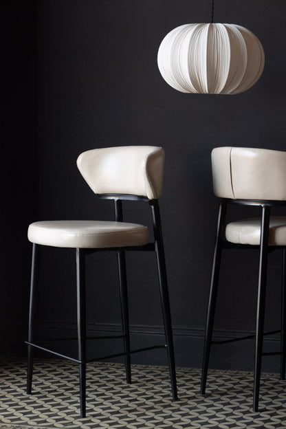 Le tabouret de bar Blake en champagne neutre