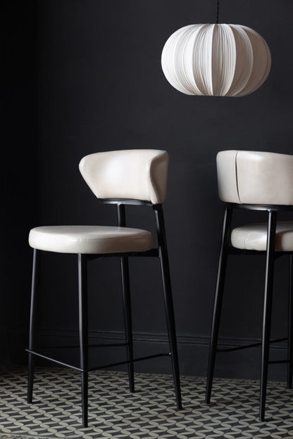 Le tabouret de bar Blake en champagne neutre