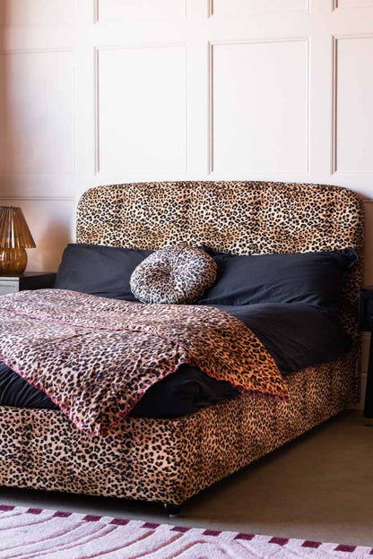 Le lit en velours Leopard Love - Disponible en 2 tailles