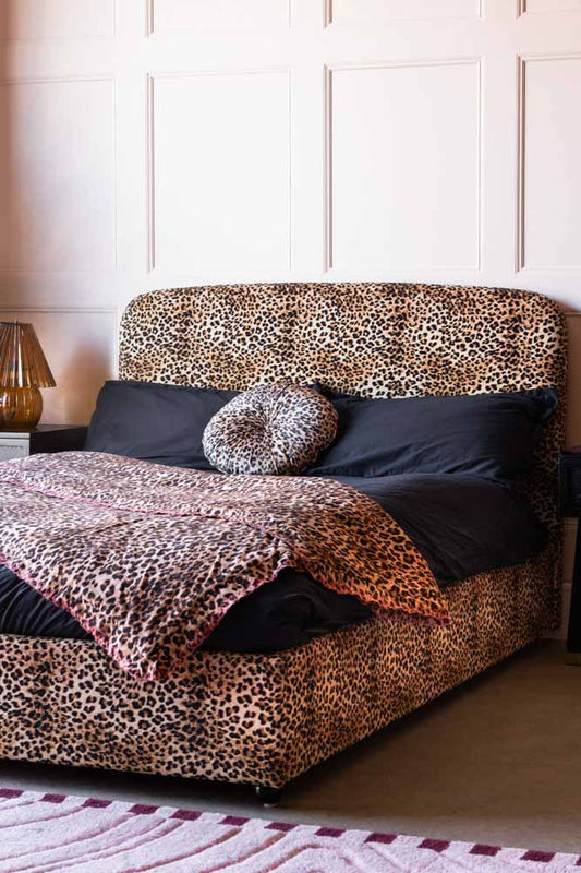 Le lit en velours Leopard Love - Disponible en 2 tailles