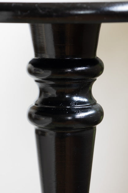 Table d'appoint noire en bois tourné